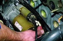 Зняття стартера автомобіля ВАЗ-21213 автомобіля