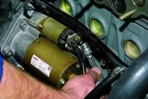 Зняття стартера автомобіля ВАЗ-21213 автомобіля