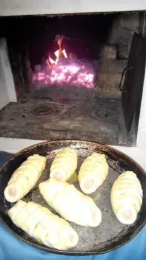 Сосиска в тісті з картоплею сосиска