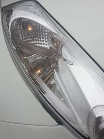 Заміна передніх габаритних вогнів Nissan Juke габаритних