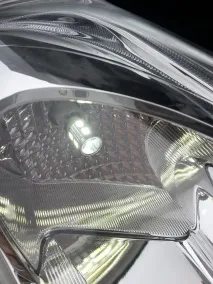 Заміна передніх габаритних вогнів Nissan Juke передніх