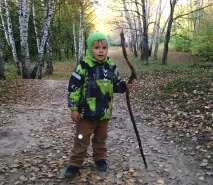 Захоплюючі «Находілки» в осінньому лісі. лісі