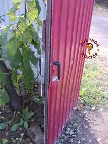 Встановлення замку на вуличну металеву хвіртку будинку хвіртку