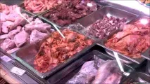 У Туркменістані на тлі масового відмінка худоби приватники продають м’ясо за півціни масового