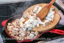 Запіканка з курячої грудки з беконом та хлібом хлібом