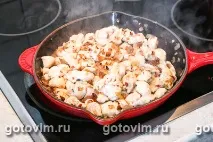 Запіканка з курячої грудки з беконом та хлібом запіканка