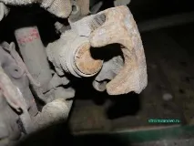 Заміна задніх гальмівних колодок на Міцубісі Каризма заміна