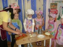 дарує