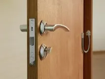 Електромеханічний замок з пультом дистанційного керування пультом
