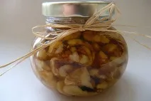Горіхи з медом - користь і шкода для чоловіків, жінок, як приймати, відео медом