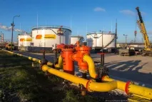 самолети зареждат