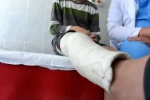 Мама заснула, 2-місячна дитина впала з ліжка і померла» заснула