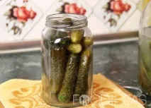Мариновані огірки з кетчупом. мариновані