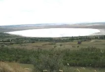 различно езера