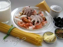 Паста з морепродуктами у вершковому соусі з травами паста