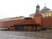 За наказом якого Мавзолей маскується на День Перемоги мавзолей