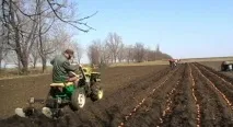 Посадка картоплі мотоблоком переваги використання переваги