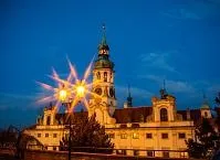 Празький Град та ювелірний завод Лапіс град