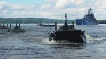 черни като