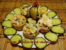 Салат з шинкою та огірками салат