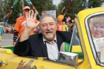 навършват днес