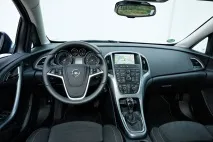 Порівняльний тест Volkswagen Jetta та Opel Astra Sedan opel