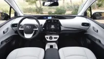 Toyota розповіла, хто купить новий Пріус в Україні купить