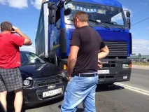 през камион
