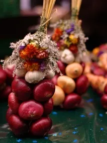 Зберігання цибулі в косах зберігання