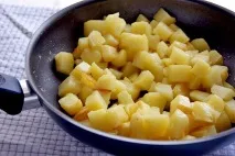 Печеня в горщиках з куркою та картоплею в духовці, рецепт з фото куркою