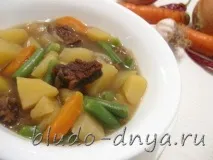 Печеня з лісовими грибами та стручковою квасолею - рецепт страви лісовими