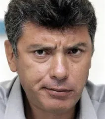 намагається