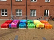 Оригінальні шпаківні, встановлені по всьому світу шпаківні