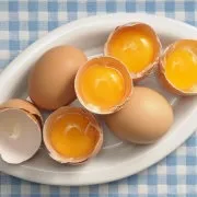 Чи корисно пити сирі курячі яйця шкода та користь для чоловіківта жінок пити