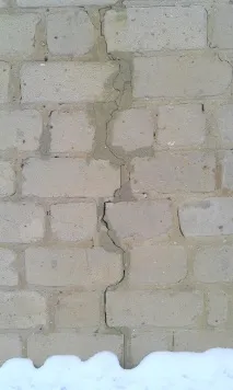 Тріщини в стінах, цоколі та вимощення будинку, BuilderClub цоколі