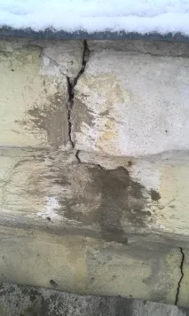 Тріщини в стінах, цоколі та вимощення будинку, BuilderClub будинку