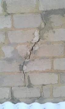 Тріщини в стінах, цоколі та вимощення будинку, BuilderClub тріщини
