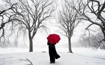 които