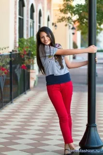 Crossfashion Group - Червоні джинси кому, коли і з чим носити Добірка образів та поради crossfashion