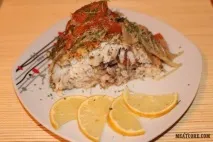 Запечений судак з помідорами та лимонами у фользі лимонами