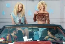 Брітні Спірс та Іггі Азалія зняли спільний кліп Pretty Girls відео - Woman s Day іггі