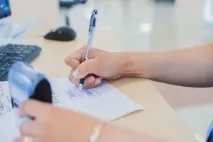Документи, що підтверджують прописку (реєстрацію) у місці постійного чи тимчасового проживання підтверджують