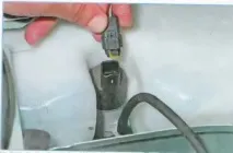 Як зняти бачок омивача на Рено Логан (Сандеро, Ларгус) рено