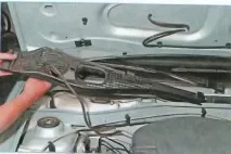 Як зняти бачок омивача на Рено Логан (Сандеро, Ларгус) омивача