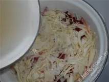 Капуста маринована з буряком капуста