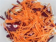 Капуста маринована з буряком маринована
