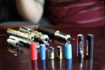Електронна сигарета в літаку можна курити, провозити вейп електронна