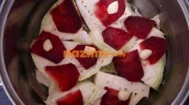 Гостра маринована капуста з буряком – рецепт заготівлі шматочками з фото заготівлі