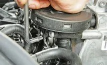 Очищення системи вентиляції картера, Skoda Fabia manual картера