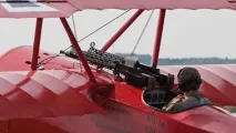 Поява винищувачів як літакам Першої світової війни вдавалося стріляти через гвинт, що обертається. винищувачів